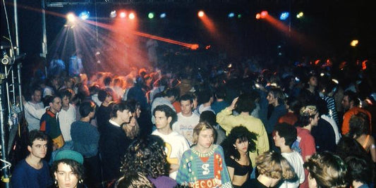 Die Geschichte der Rave-Kultur – Von den Underground-Partys zur weltweiten Bewegung